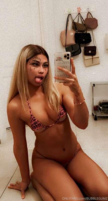 Who’s awake and I can dm something 💦🥰