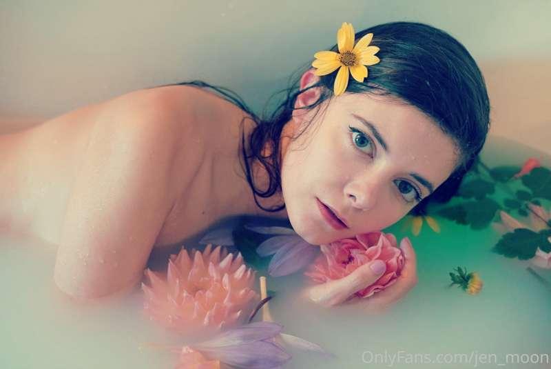imagine I'm a fairy in the forest taking a bath in the pond...