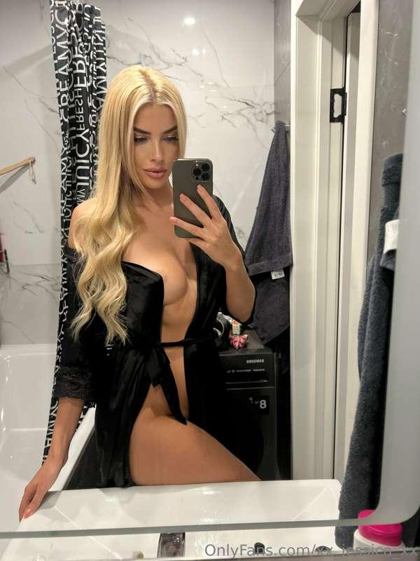 Should I take it off??😋🔥