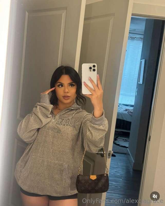 text me if you think im cute☺️