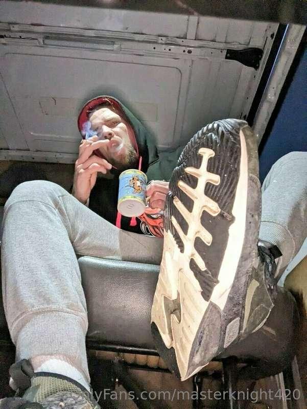 Morning findom. Got a hard day ahead of me. Bet that's not t..