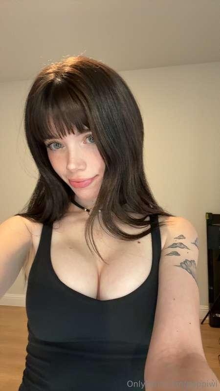 hi hi… do you wanna play w me? :3