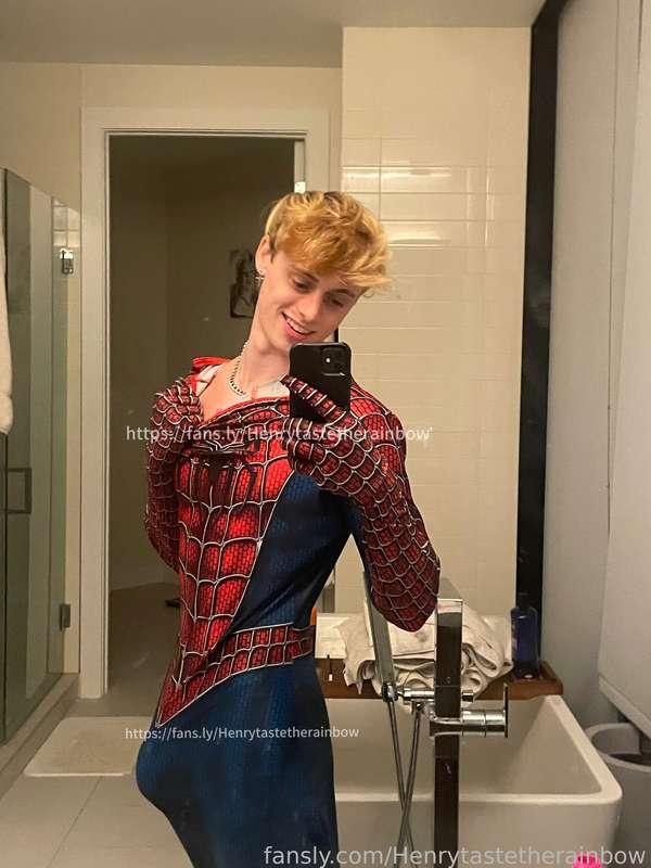 Suit on or off?? 🕸️