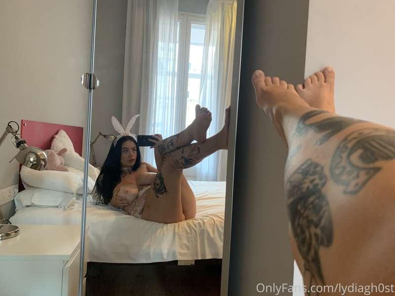 🐇 part 2 🐇
Booty, boobs and little something for the feet lo..