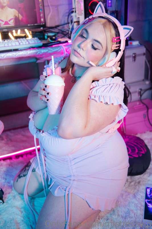 Leave a tip so I can keep making photoshoots like this 🖤