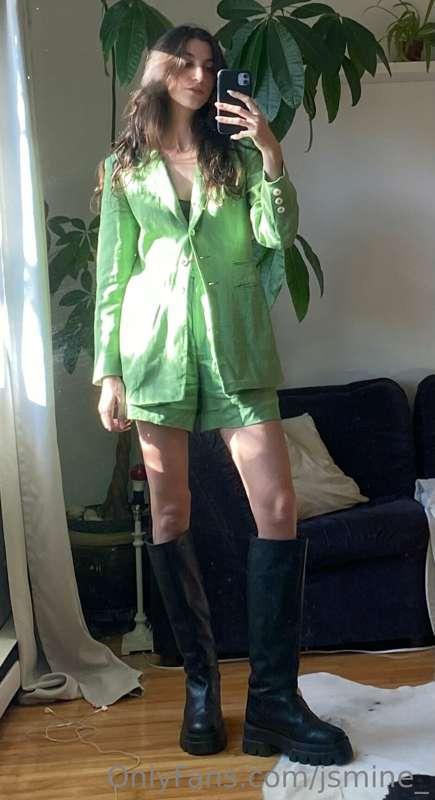 this is what i’m wearing to go out to eat tonight. meeet me ..