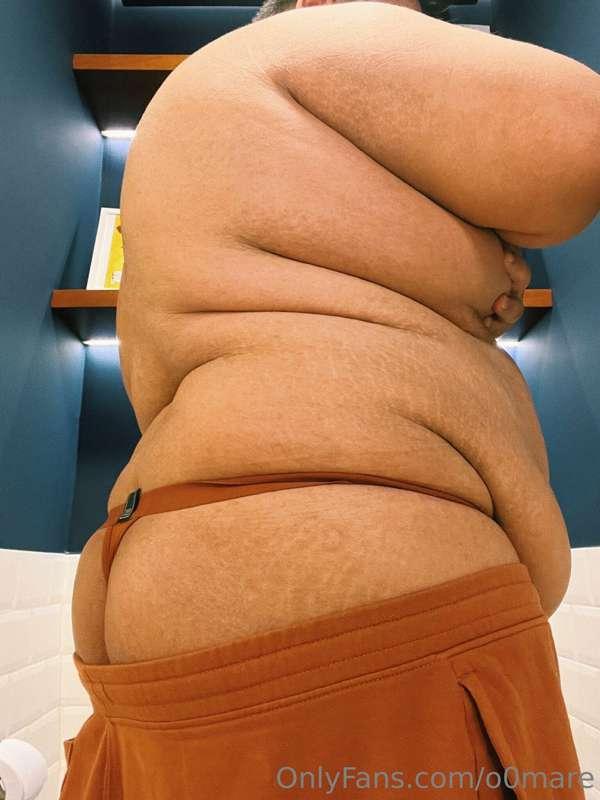 Estas tangas ajustan bien rico todo 😳🫣 me encanta andar así ..