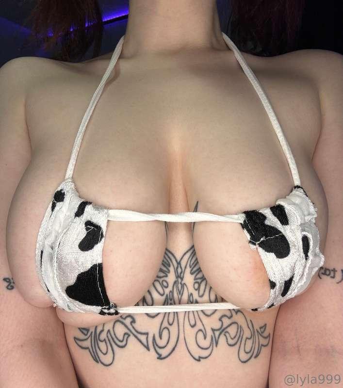 Milk me? 🤍🖤