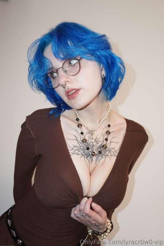 eyes up here ;)