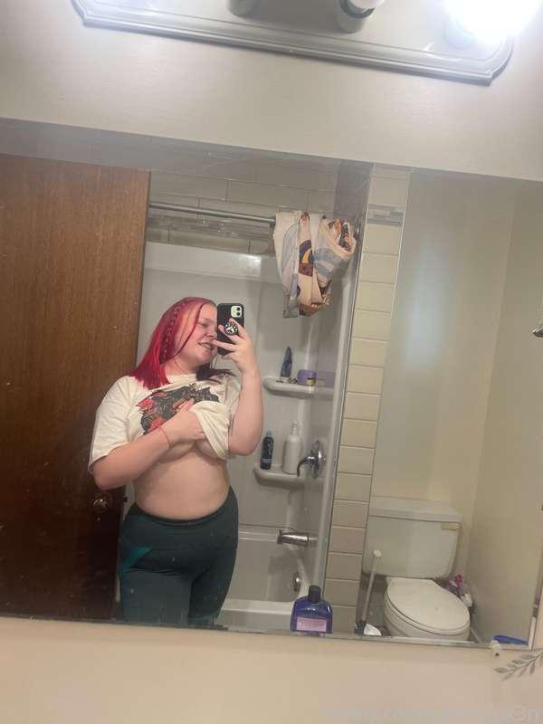 Love showing off my tits for you 💋