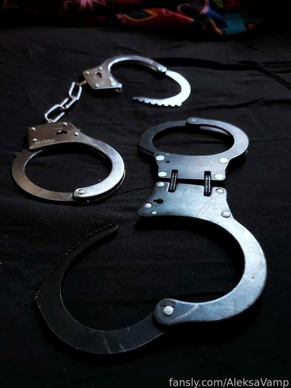 Do you like it when it's rigidly? 
What about handcuffs and rough games using this accessory? 
I'm sure you'll like it. 💥

#bdsm #dominance #strapon #anal #humiliation #punishment #femdom #mistress #goddess #fyp