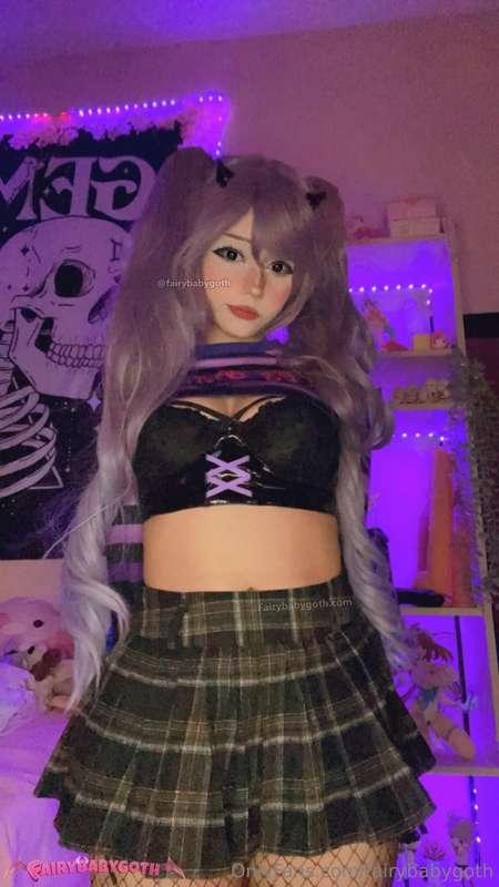 would you let this innocent girl fuck with you babe? 😈