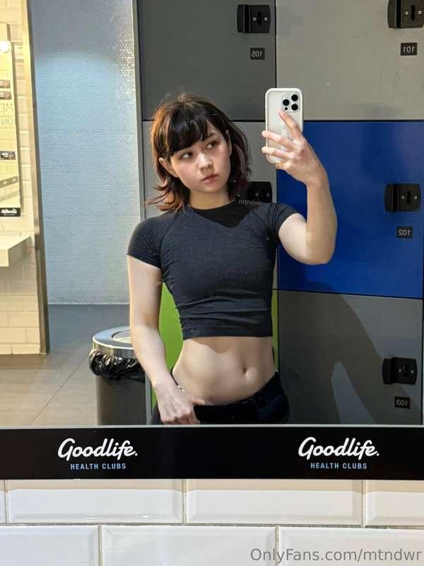 if u look at my tummy u have to jerk off to it sorry those r..