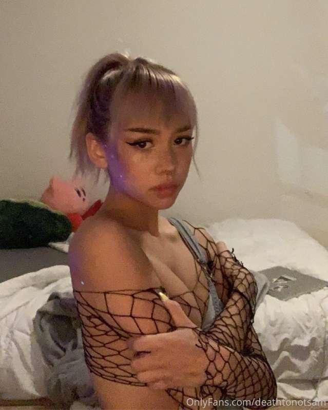 how are you feeling about the fishnet top?? I’m still on the..