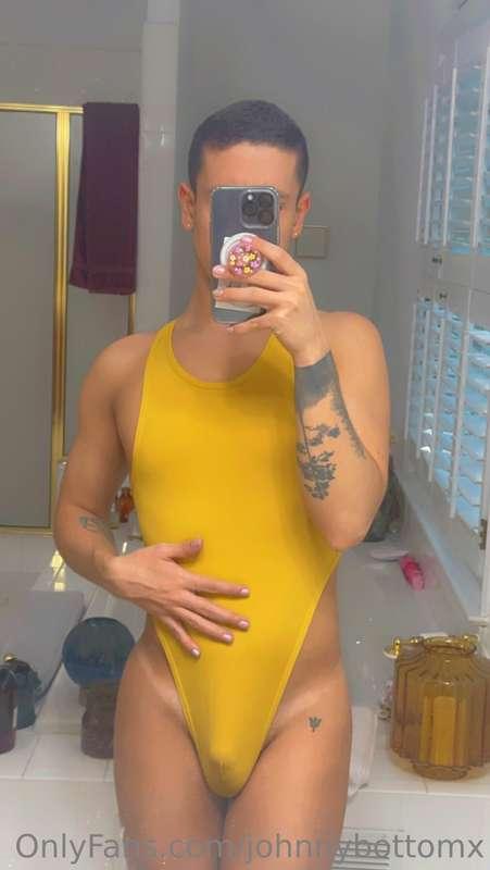 loving this color on me 💛