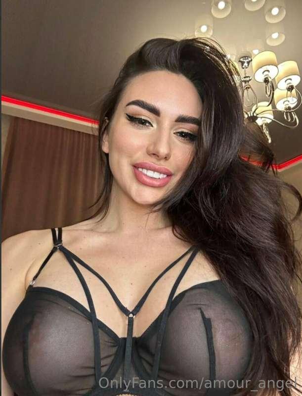 Gorgeous queen @karolina_famous😈She's got a juicy boobs🍑 She..