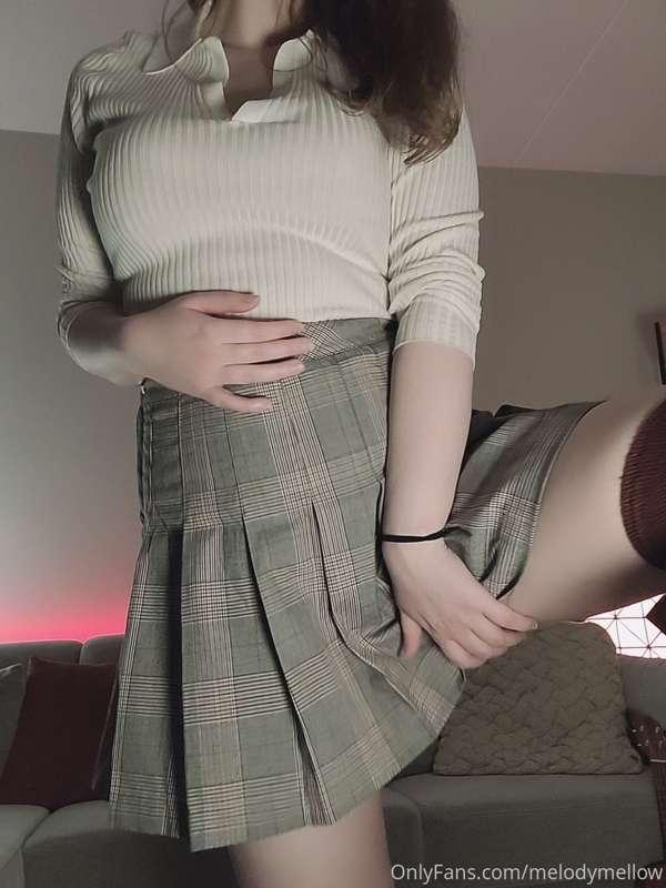 If we reach the goal I'll send everyone a no panties flash 😇..