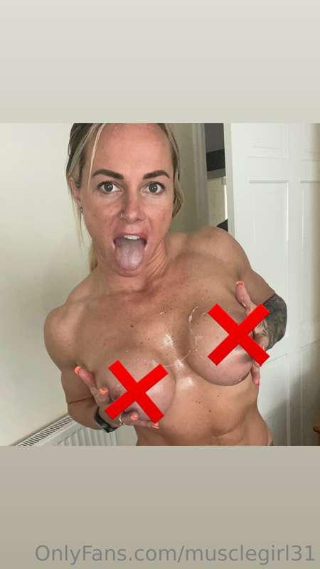 Tittie Wank 🤤 I use my new titties to wank his cock and let ..
