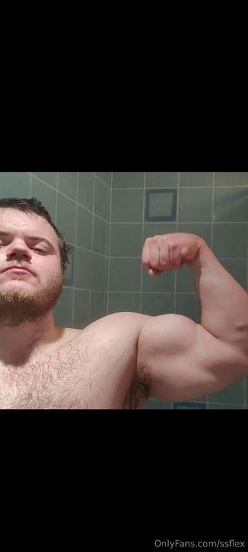 NEW VIDEO , SUPERSAIYANFLEX DOMINATES YOU , FLEXING HIS MASS..