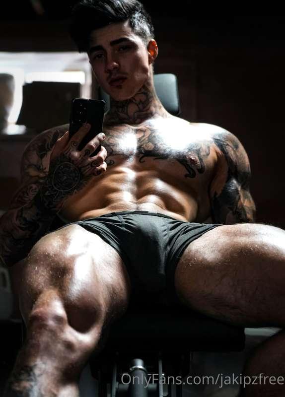 Who needs a gym buddy 😈?