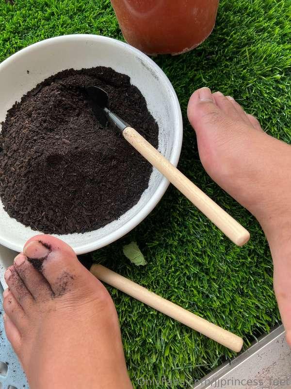 gardening day 🌸🦶🏾