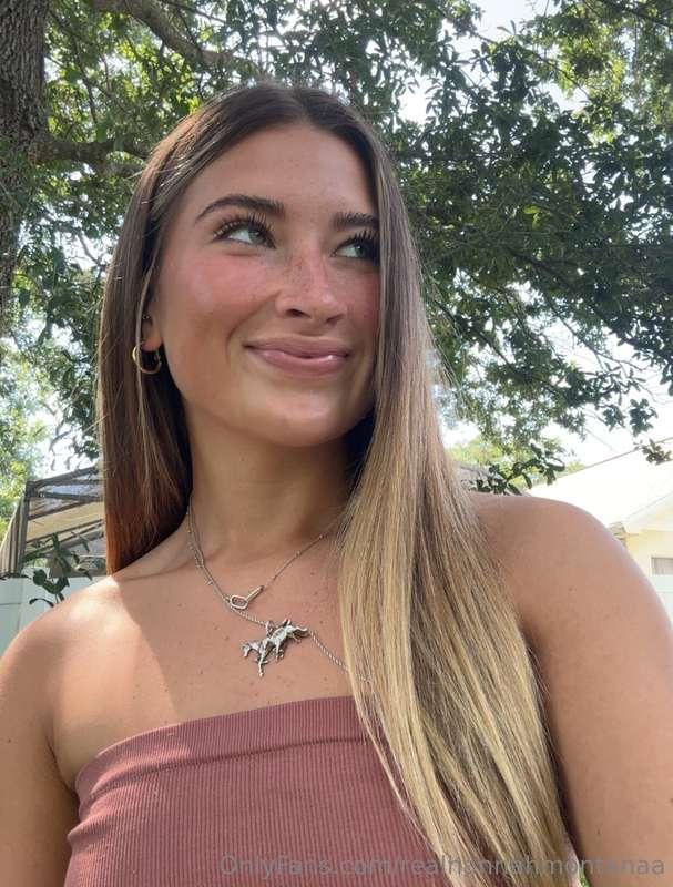 Happy Friday everyone 🫶