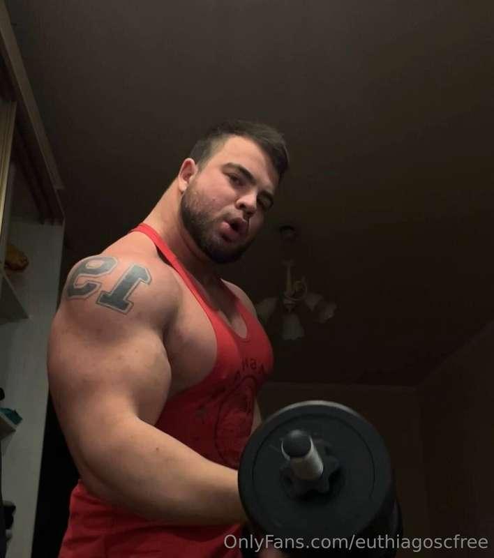 ▫️Handsome, straight bodybuilder 6’2“/246 27 years I am avai..