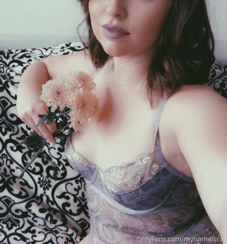 Would you buy me flowers? 💐