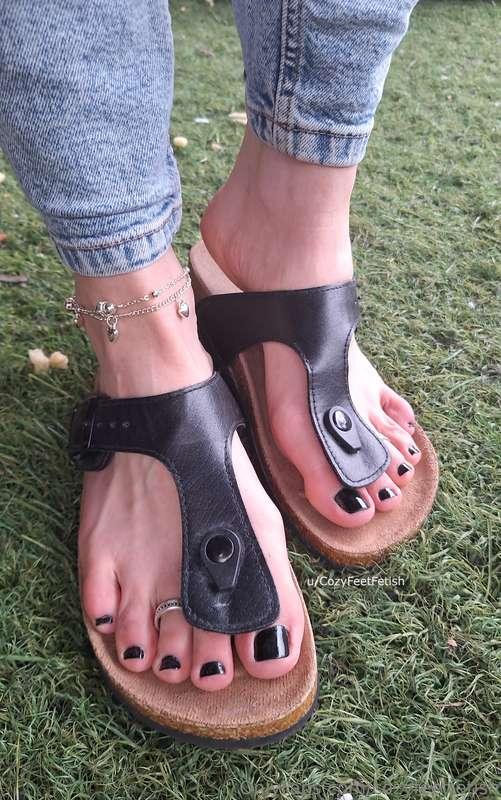 cozyfeetfetish image #1