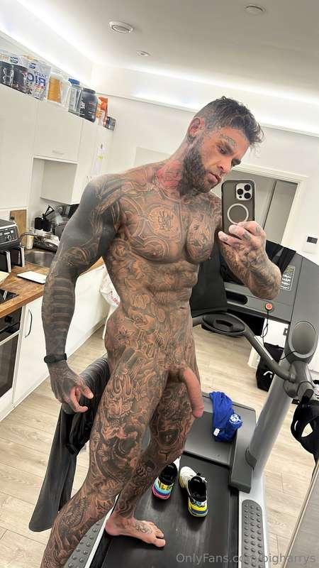 Goooood fucking morning… morning cardio done guys 🤪😈 what’s ..