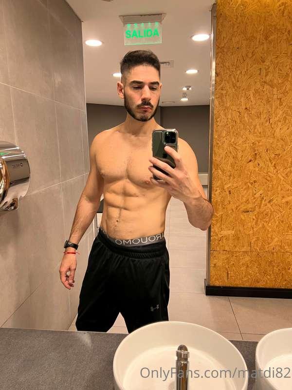Look at me after having my work day 👷and then the gym alread..