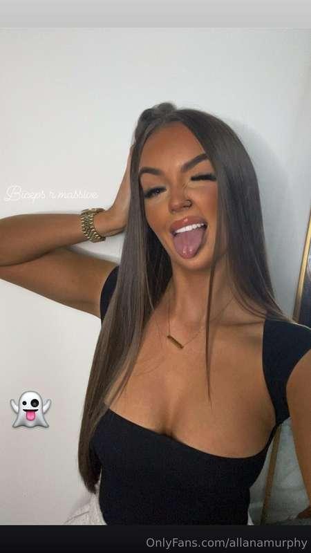 Who wants to have some fun tonight!? face time and Snapchat ..