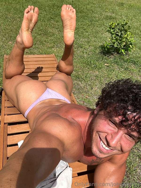 Love to tan my buns 🍑