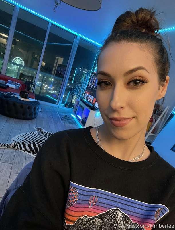 I took this pic a few weeks ago and I think I look kinda cut..