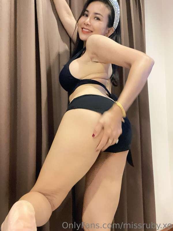 Let’s dress up so we can undress each other 😈🥵