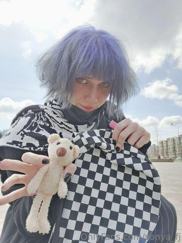 i cant stand but being cute :3