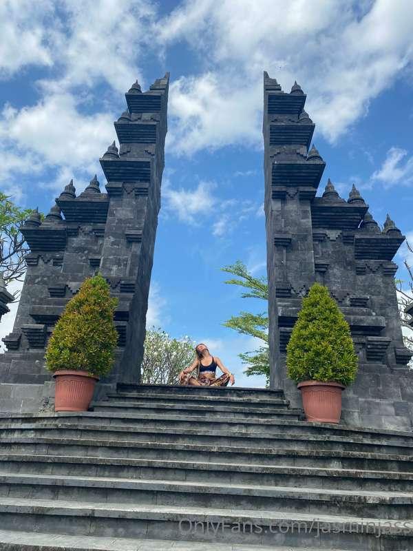 🧘‍♀️🗿
