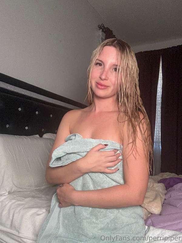 💦💦 WET WEDNESDAY 💦💦Slide in my DM to play! 😈