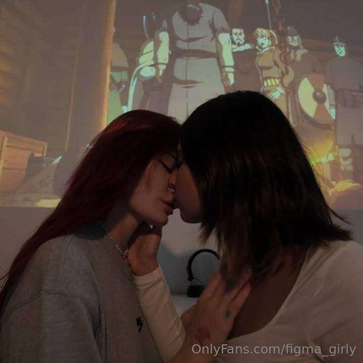 Some GG content for you💋I will post more horny pics with her..