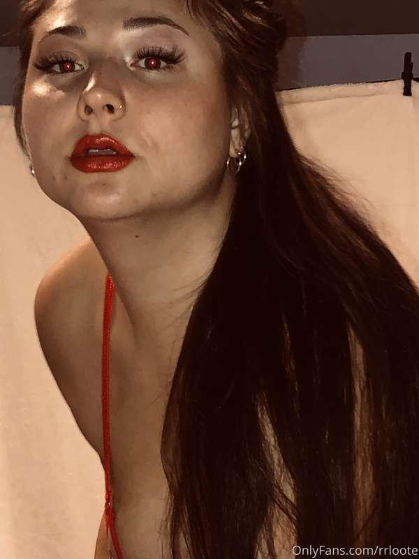 Would you kiss my red lips? 💋