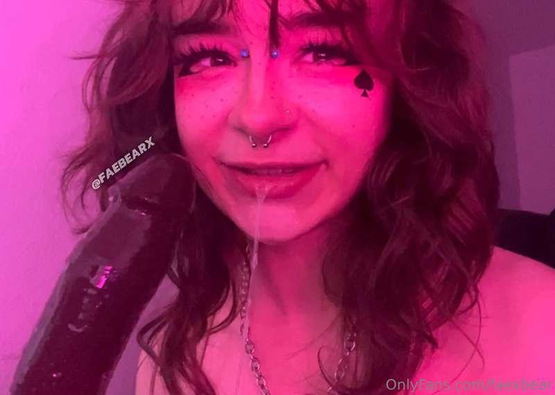 I love sucking BBC!! 🖤