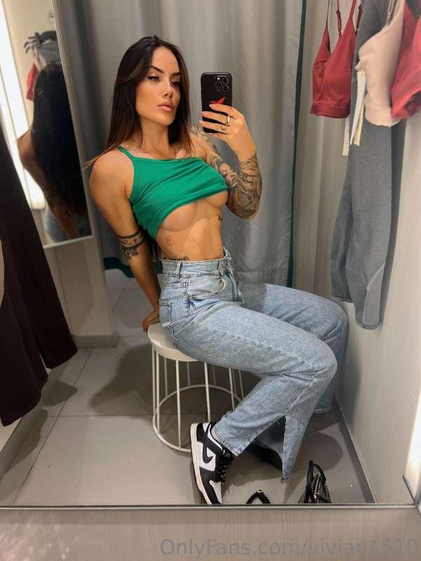 If you don’t mind, help me to change the outfit😉