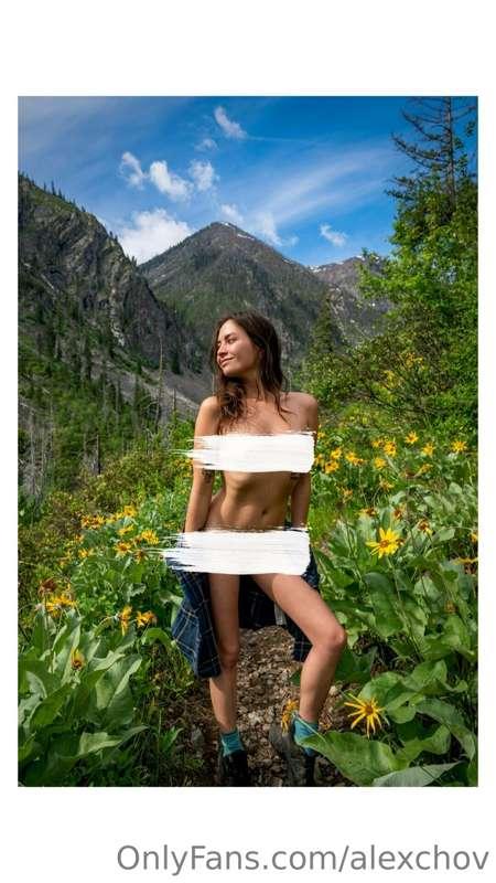 Naked hiking through the North Cascades 😜