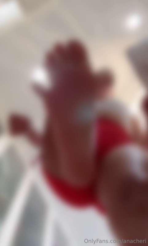 *DM me if you want me step on you* 🤭🦶🏼