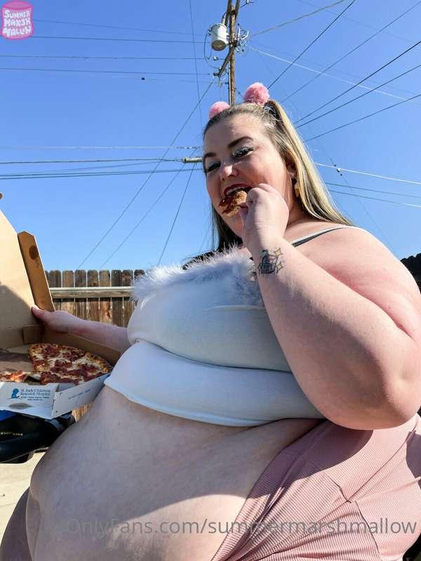 Pizza might be hard to spell for a fat bimbo, but it sure is..