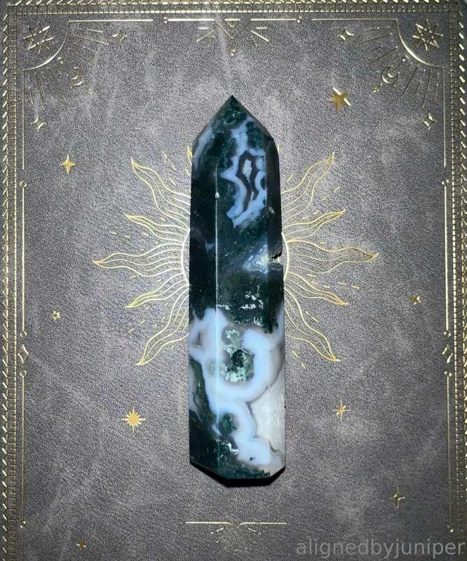 Moss agate crystal 🌲
This crystal is known to promote emotio..