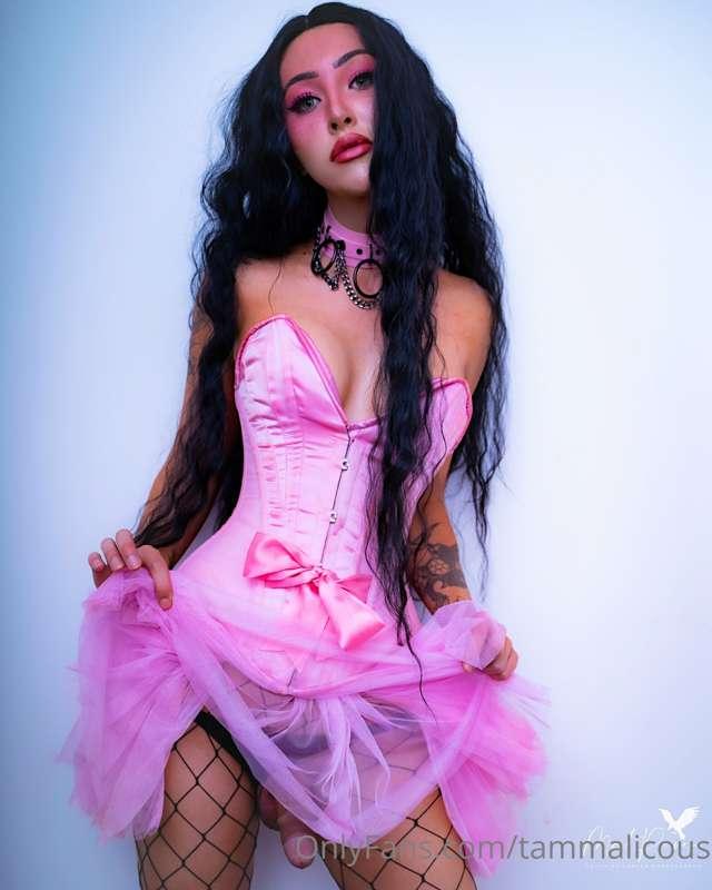 Wearing pink to make the boys wank … oops I meant wink 😉💁🏻‍♀..