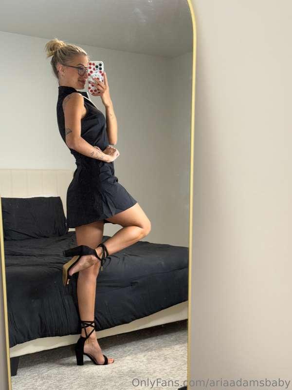  Cute lil black dress with black heels is timeless 🖤