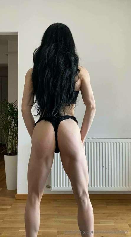 Do you prefer front of back view? 👀