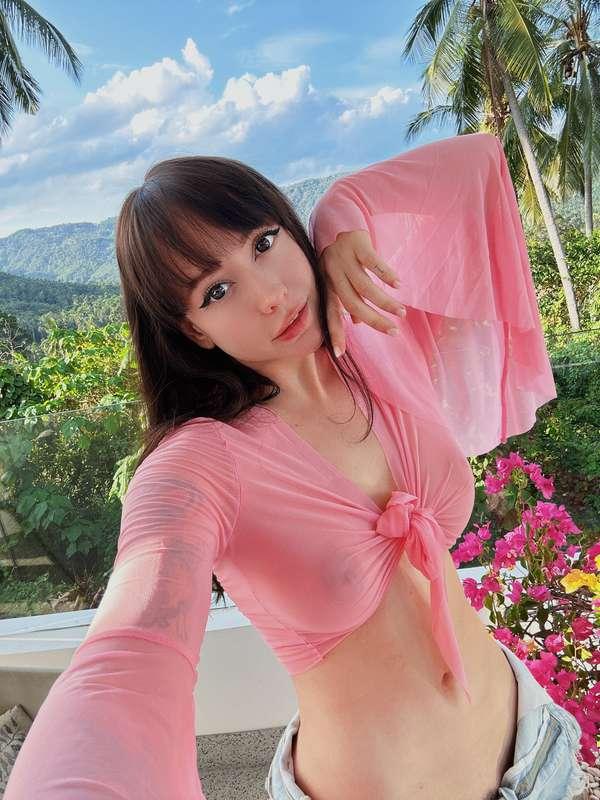 What would you do in this situation?🏖️You're on vacation! Yo..